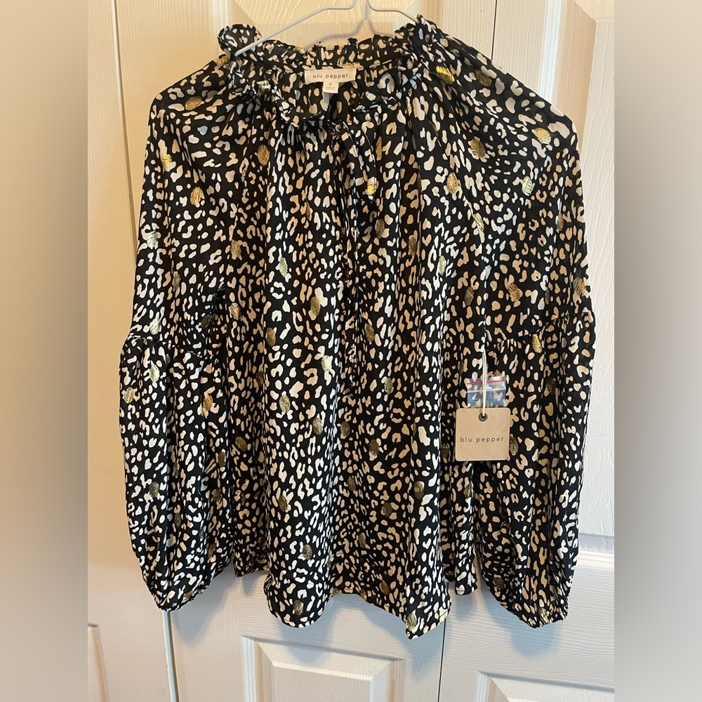 Blu Pepper Cheetah Print Button Down size Small Black and Gold NEW! W/tags!